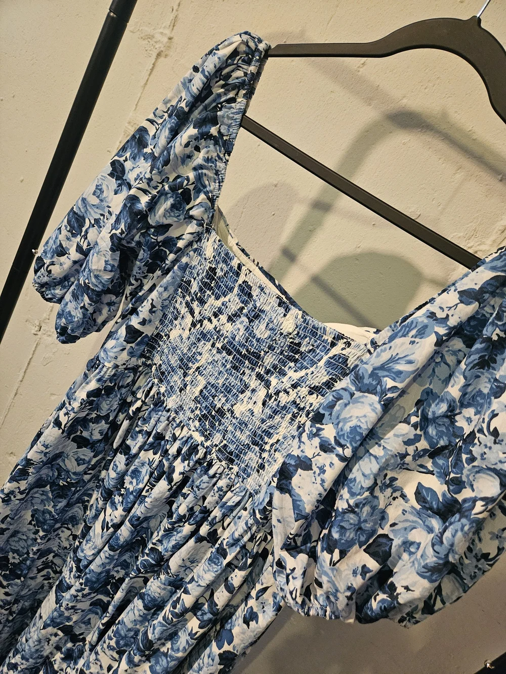 Abercrombie & Fitch feminine midi